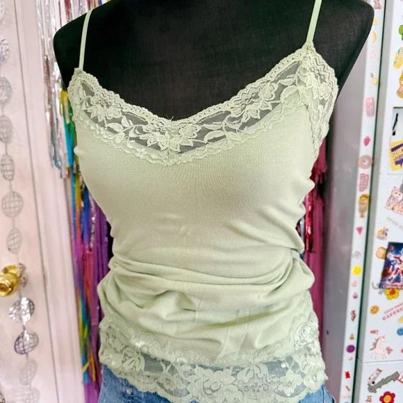 Vintage Y2K 2000s wet seal green lace cami tank top. - Picture 3 of 5